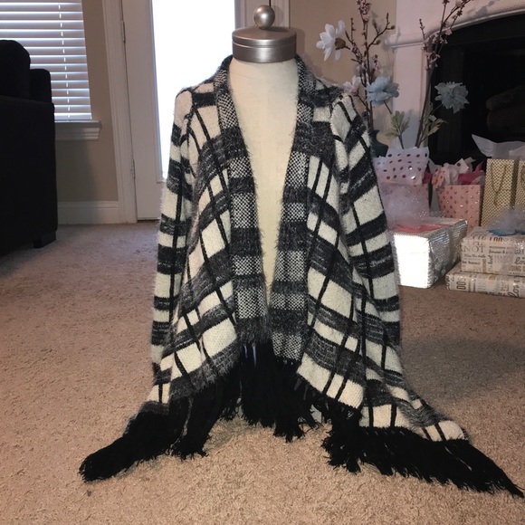 Brand New sweater BY Joenia - Picture 6 of 7